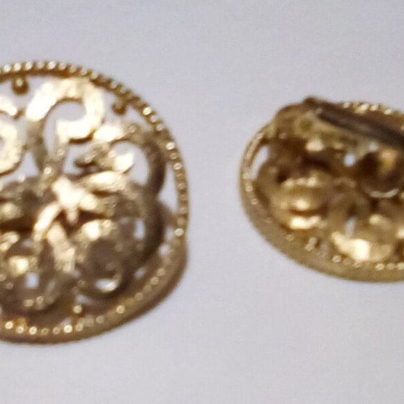 Celtic Design Gold-Tone Circular Clip-On Earrings - Picture 2 of 4